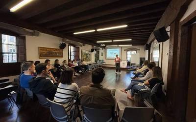 Autoezagutzari eta ongizate emozionalari buruzko hitzaldia antolatu dute Treba Gazteak programaren baitan