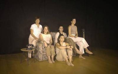 Goaz Antzerki Taldeak Deban agurtuko du 'Lotura basatiak' lanaren bira