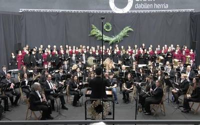 'Hator, hator' kantuan egin diete ongietorria Gabonei oñatiarrek