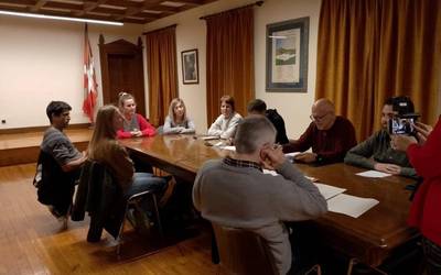 Soldata igoerak eta zorra kitatzeko 100.000 euroko kreditu-aldaketa onartu ditu udalbatzak