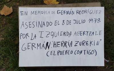 German Rodrigezen plaka erasotu dute