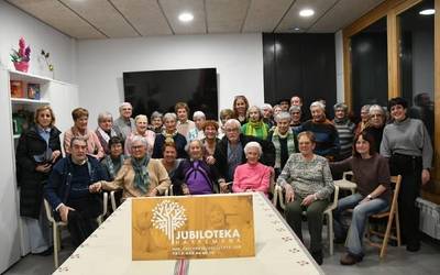 Harremana elkartearen jubiloteka berria inauguratu dute Elizondon
