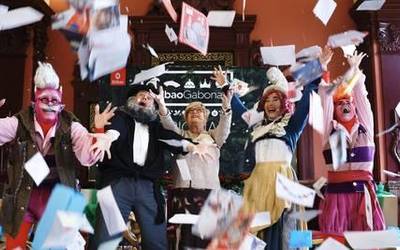 Olentzero eta Mari Domingi irrikitan daude ilusioa eta opariak banatzeko