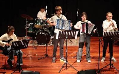 San Agustin kulturgunea bete egin da Ameikutz  musika eskolakoen Gabon aurreko jaialdian