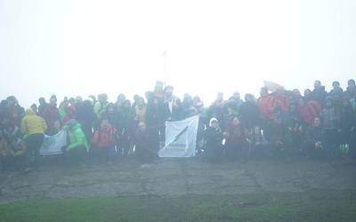 Lainoak eta euriak ez dute elkartasuna Babiora igotzea eragotzi