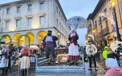 Foru plaza bete dute Olentzerok eta Mari Domingik