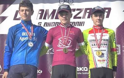 Aiaraldeko txirrindulariak ziklokros denboraldi bikaina egiten ari dira eta Arabako hiru txapeldun egon dira