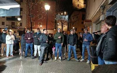 Bertsoak eta ardo kopak, arratsalde pasa egiteko