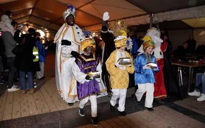 Errege kabalgatarako apaingarriak sortzeko tailerrak antolatu dituzte