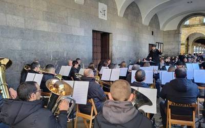 Musika bandaren doinuak, urte zaharra agurtu aurretik