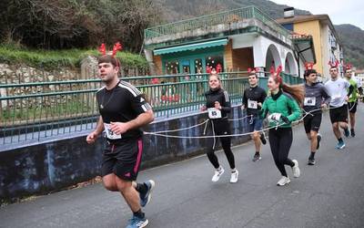 Giro ona nagusi Mendaroko San Silbestre herri lasterketan