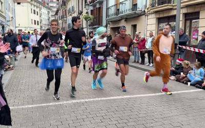 Aretxabaletarrek lasterka eta umore onez esan diote agur 2025ari