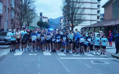 Ugarte eta Lamuza parkea zeharkatu zuten atzo hainbat lasterkarik Laudioko San Silbestrean