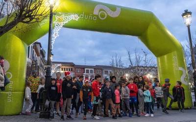 Mozorroak eta umorea nagusi Urduñako San Silvestre lasterketan