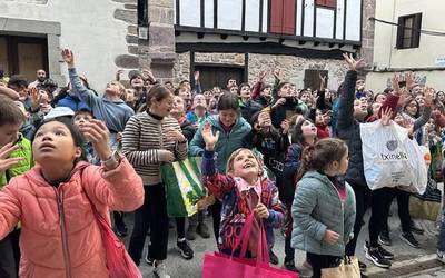 [ARGAZKIAK] Eskean eta kantuan bukatu dute 2025a Beran