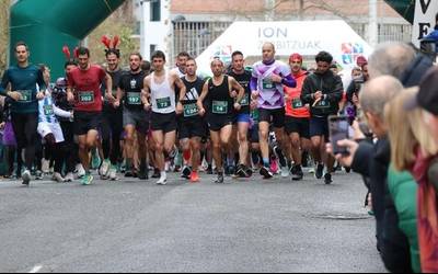 Mikel Velasco eta Nerea Baena Musakolan azkarrenak, mozorro artean egindako Sansilvestrean