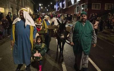 Errege Magoen kabalgatak amets eginaraziko dio berriro Laudiori Rakataplari esker
