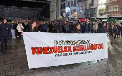 Venezuelaren aurkako erasoa salatzeko elkarretaratzeak gaur Arrasaten eta Bergaran