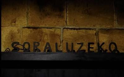 'Kaleko errotuloak' gaia emanda ateratako argazkien bilduma ikusgai