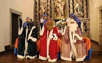 Elosua auzoan ere geldialdia egin dute Errege Magoek
