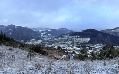 Abisu horiak indarrean jarraitzen du izotzagatik