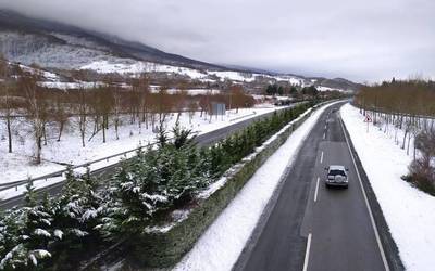 Errepide sarea garbi dago