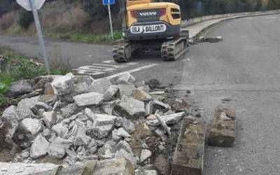 Barrikako Udalak Elexalde auzoko bideak hobetuko ditu