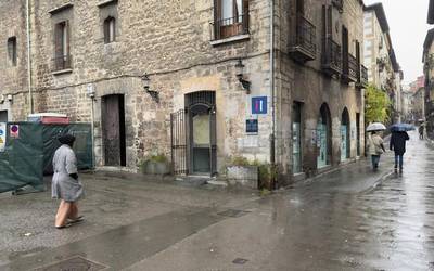 Gizarte Zerbitzu berriak apirilean martxan nahi dituzte, San Martin plazako Biltoki zaharrean