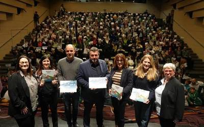 Hondarribiko Arrantzale Kofradiari buruz bi liburu idatzi dituzte Izaskun Zubialdek eta Bakarne Atxukarrok