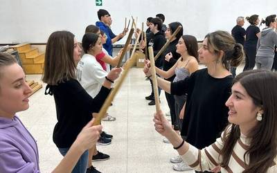 Hasi dira Oñatiko Inauteriak prestatzeko dantzako entseguak