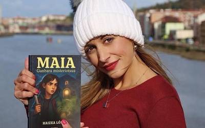 Haizea Lopez: "Buruan istorio asko ditut eta idaztea, niretzat, arnastea bezala da"
