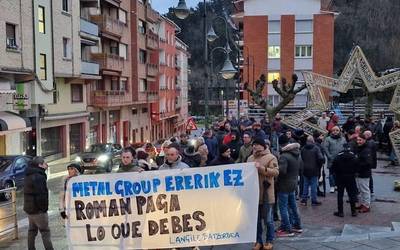Lebarioko (Abadiño) Metal Group enpresako beharginek manifestazioa egin dute Berrizen