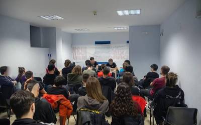 Dozenaka gazte bildu ditu GKSk Amurrion, "faxismoaren eta estatuen autoritarismoaren aurka"