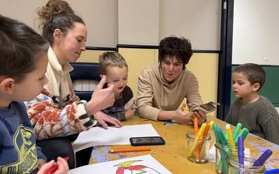 Abian da Familian Jolasean ekimena