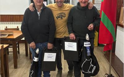 Etxebarria eta Arrese nagusi Eguzki-Aldeko mus txapelketan