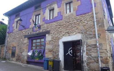 Altsasuko Gaztetxea, Itzako haur eskola eta kamioiak bide bazterretan