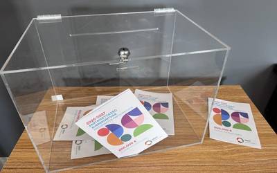 23 proposamen heldu dira bozketa fasera, eta zazpi aukeratu behar dira orain