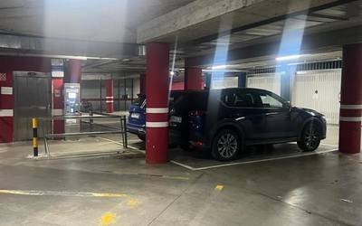 Argia kenduko dute ordubetez kiroldegiko lur azpiko aparkalekuan