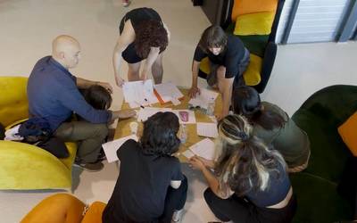 Mintzalagunen bidelagun izan nahi dutenentzako izen ematea ireki du AEK-k