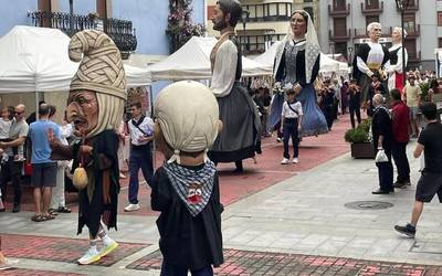 Soraluzeko Udalak herriko erraldoiak egin eta konpartsa osatzeko bigarren bilera irekia egingo du eguaztenean