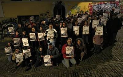 Berakahk adingabeak dituzten hainbat familia etxetik bota nahi dituela salatu dute