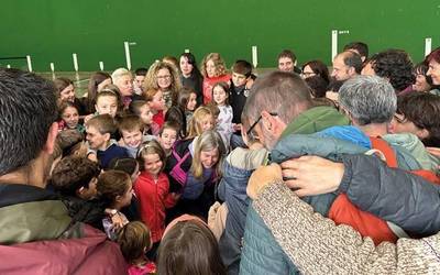 Leitzaldeko eskolarteko topaketetako logoa berritzeko lehiaketa antolatu dute