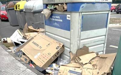 Laudioko Udalak Arabako Foru Aldundiari papera eta kartoia biltzeko zerbitzuaren funtzionamendu egokia eskatzen dion idazkiarekin bat egin du