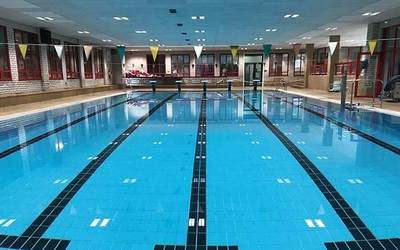 Igeriketa txapelketa bat tarteko, zapatu arratsaldean ezingo da erabili Elkarguneko igerilekua