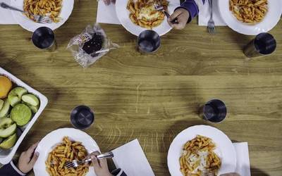 Urduñako eskola jantokia erreferente da 'Gure Platera Gure Aukera' plataformak eraiki nahi duen eredu berrian