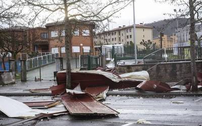 Asteazkenean itzuliko dira ikasleak Mendiko Eskolara, segurtasuna bermatuta