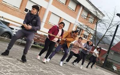 Bosko eguna ospatuko dute ostiralean irakaskuntza ertaineko Elgoibarko ikastetxeetan