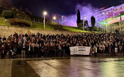 Basalgoko zentral eolikoari buruzko informazioa eta agerraldia egitea eskatu dute Batzar Nagusietan