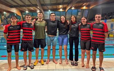 Urrezko bi domina irabazi ditu Paula Calvo igerilariak Camargoko txapelketan