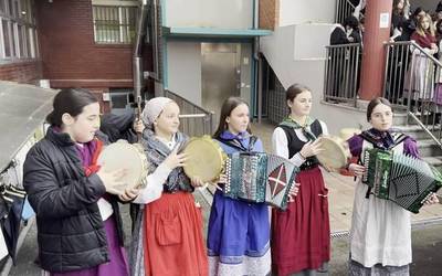 Bideoa: Elgoibar Ikastolakoak, santa eskean